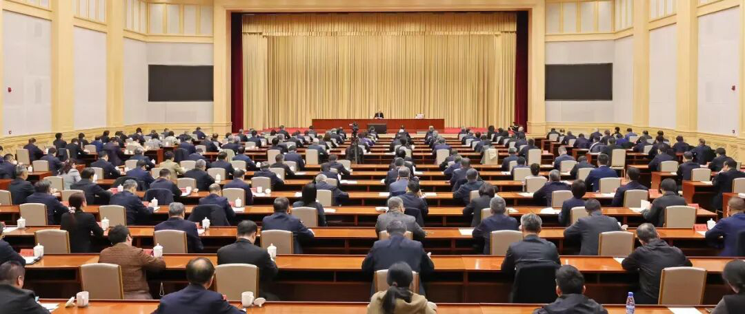 中央宣讲团报告会在京举行，尹力全面深入宣讲党的二十届四中全会精神，与基层干部群众代表互动交流